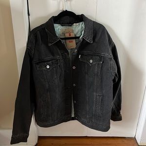 Levi’s baggy trucker jean jacket